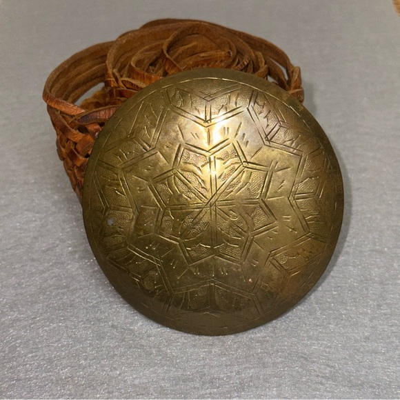 Vintage Womens Wide Woven Boho Leather Belt  Etched Brass Medallion Buckle Y2K - Picture 1 of 8